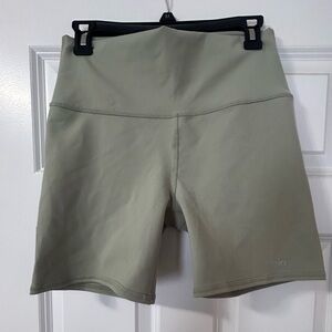 Alo Yoga high-waist biker shorts in limestone! Size large  sold out online.